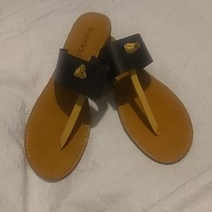 Tan/black sandals